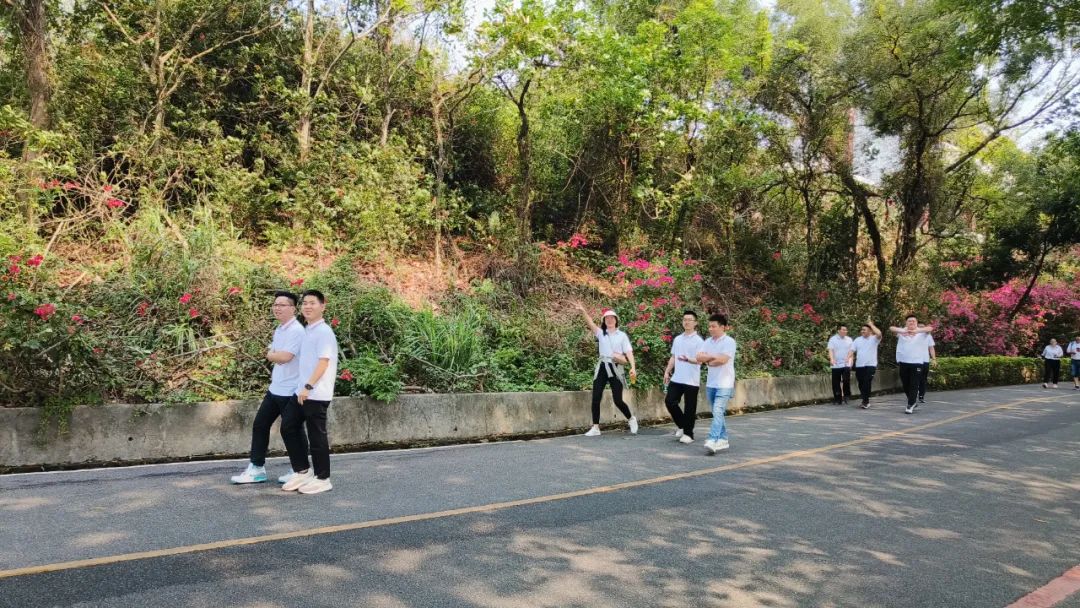 覽紅花湖美景，鑄藍(lán)柯路精神